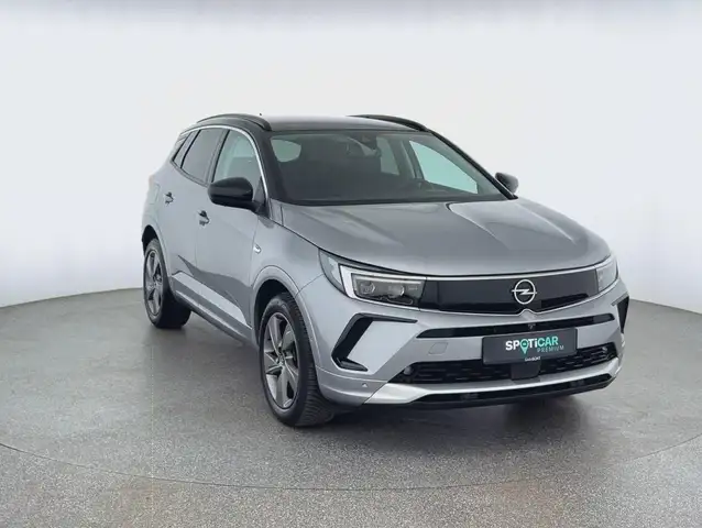 Opel Grandland view 3