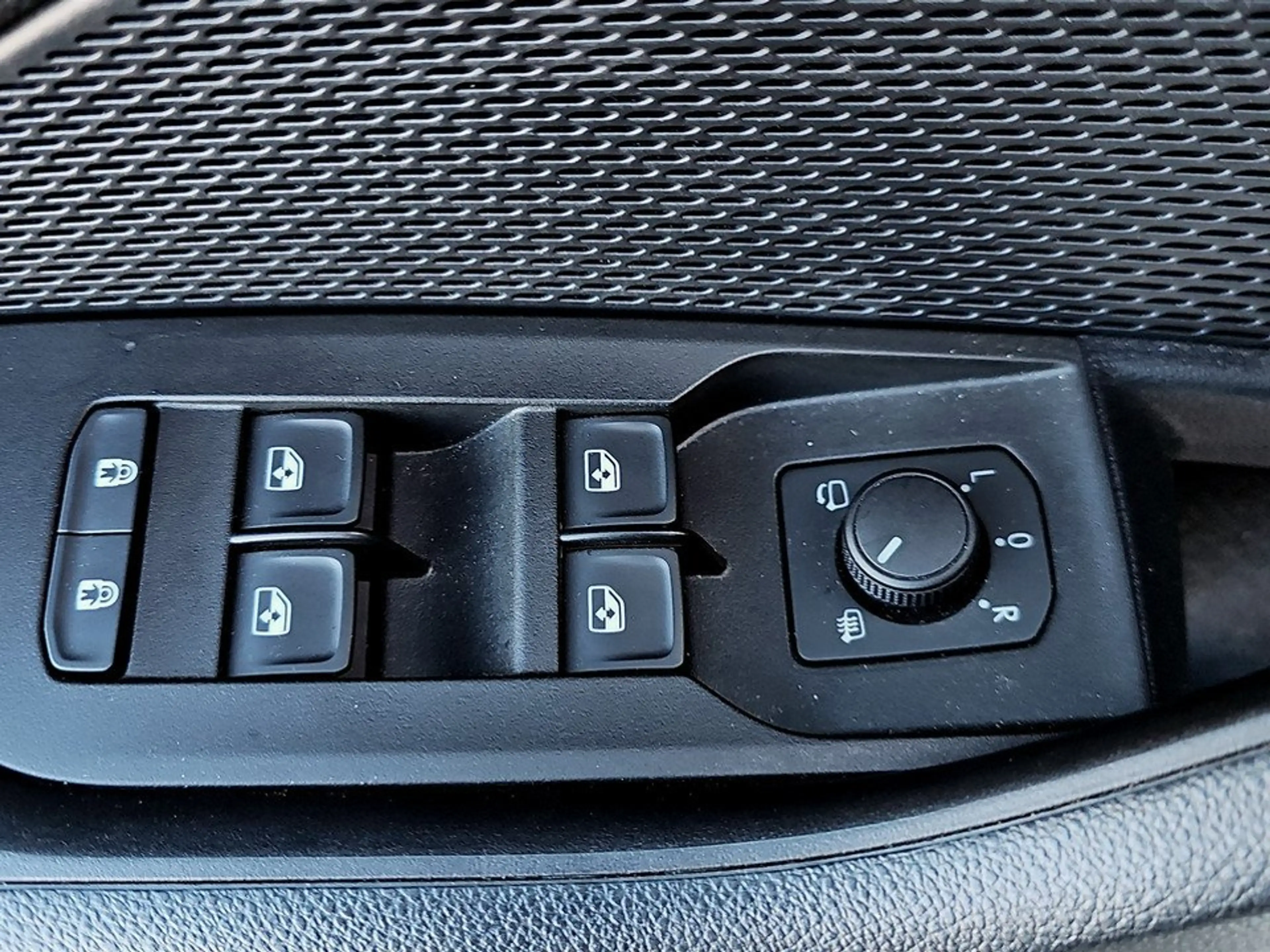 Skoda Octavia Combi 1.5 TSI Selection AHK+LED+NAVI+RFK — photo 10