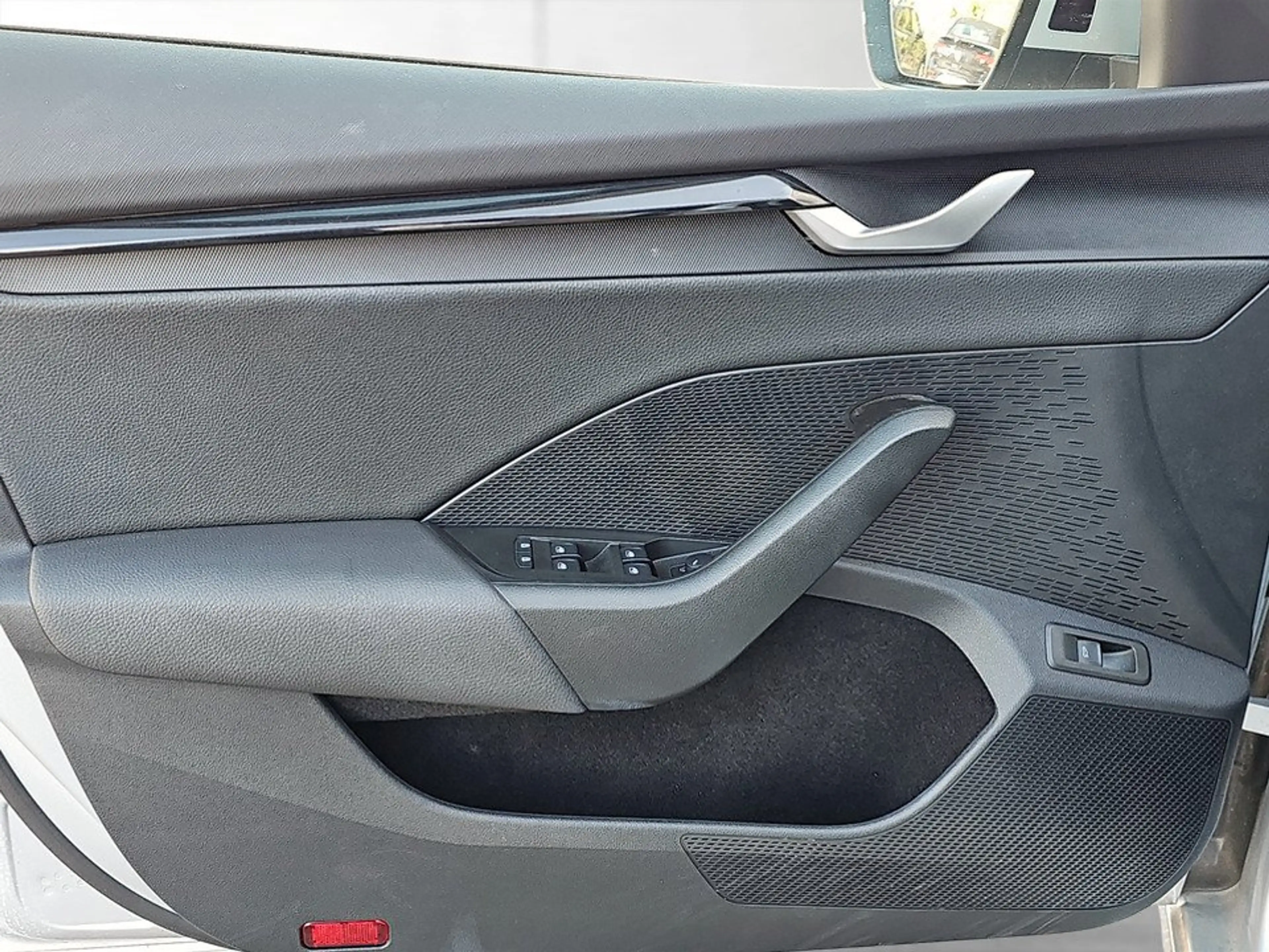 Skoda Octavia Combi 1.5 TSI Selection AHK+LED+NAVI+RFK — photo 9