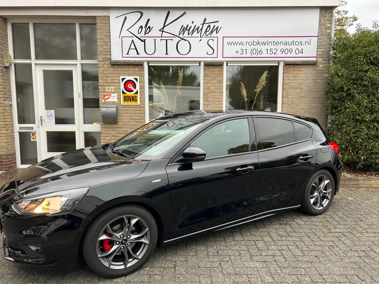 Ford Focus 1.0 EcoBoost ST Line Business Zwart - 2