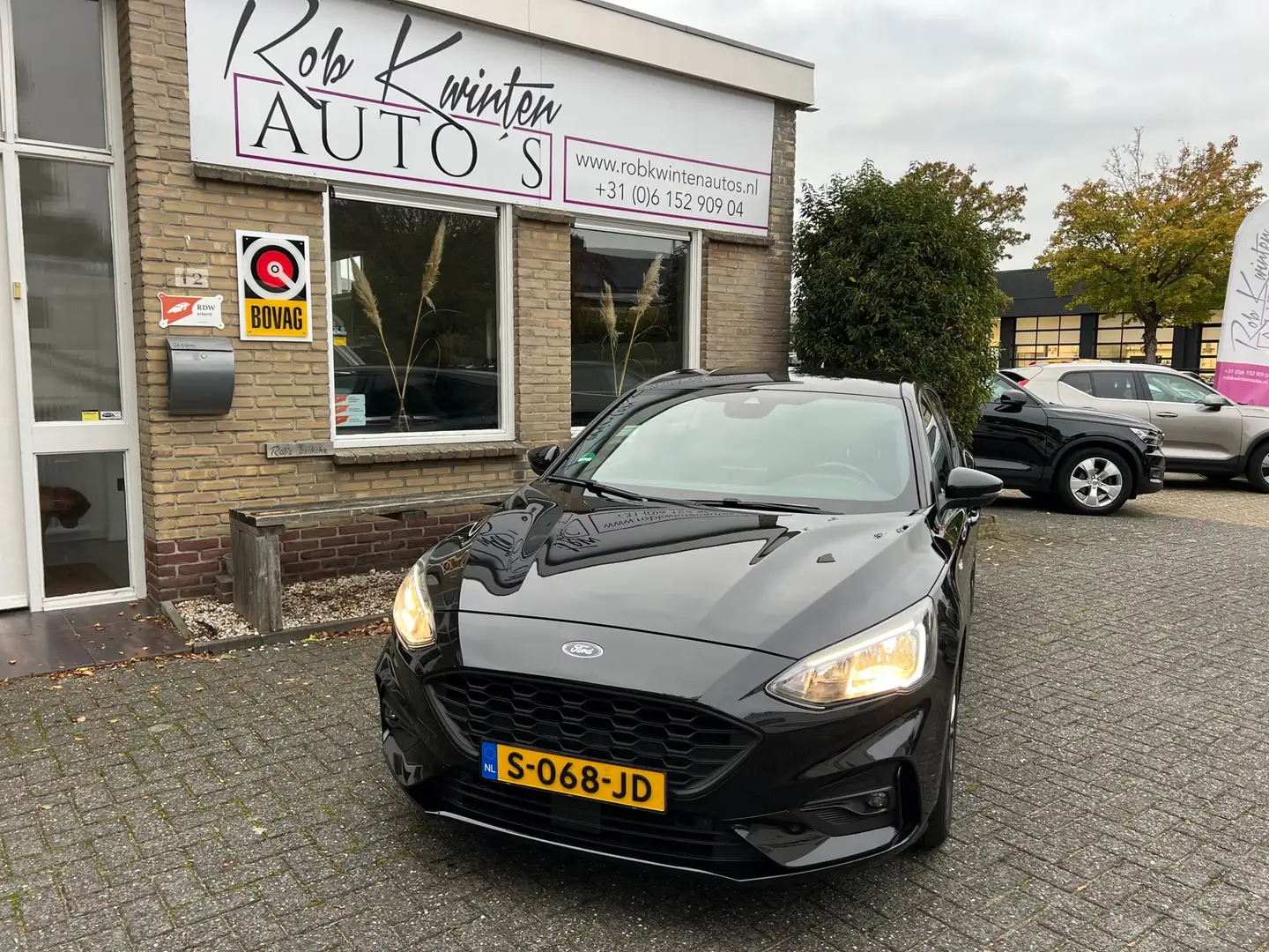 Ford Focus 1.0 EcoBoost ST Line Business Zwart - 1