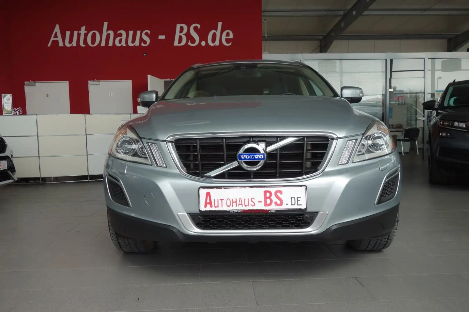 Volvo XC60 3.2 AWD Automatik,LederNaviXenonPanoAHK Gris - 2