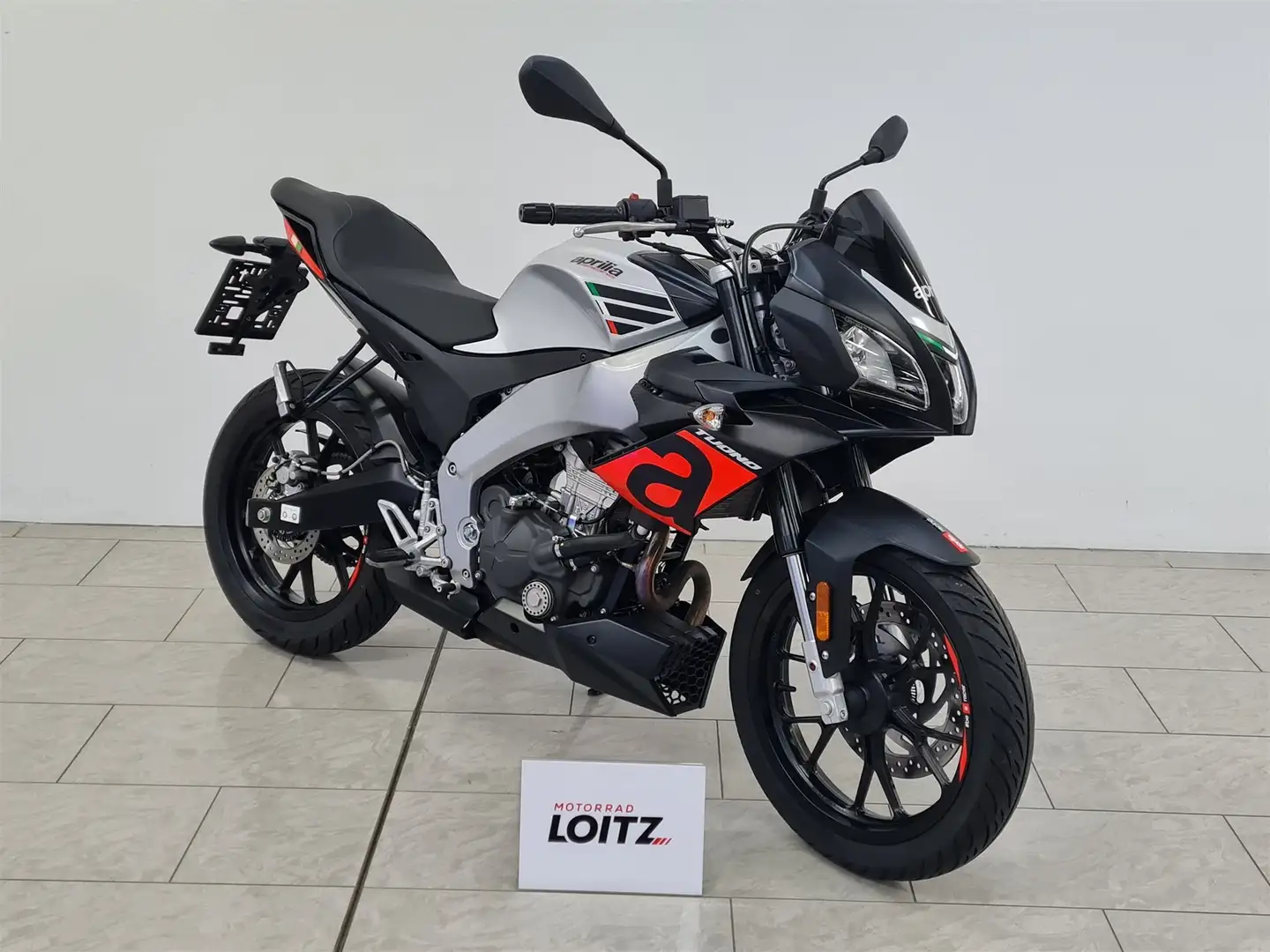 Aprilia Tuono Grau - 1
