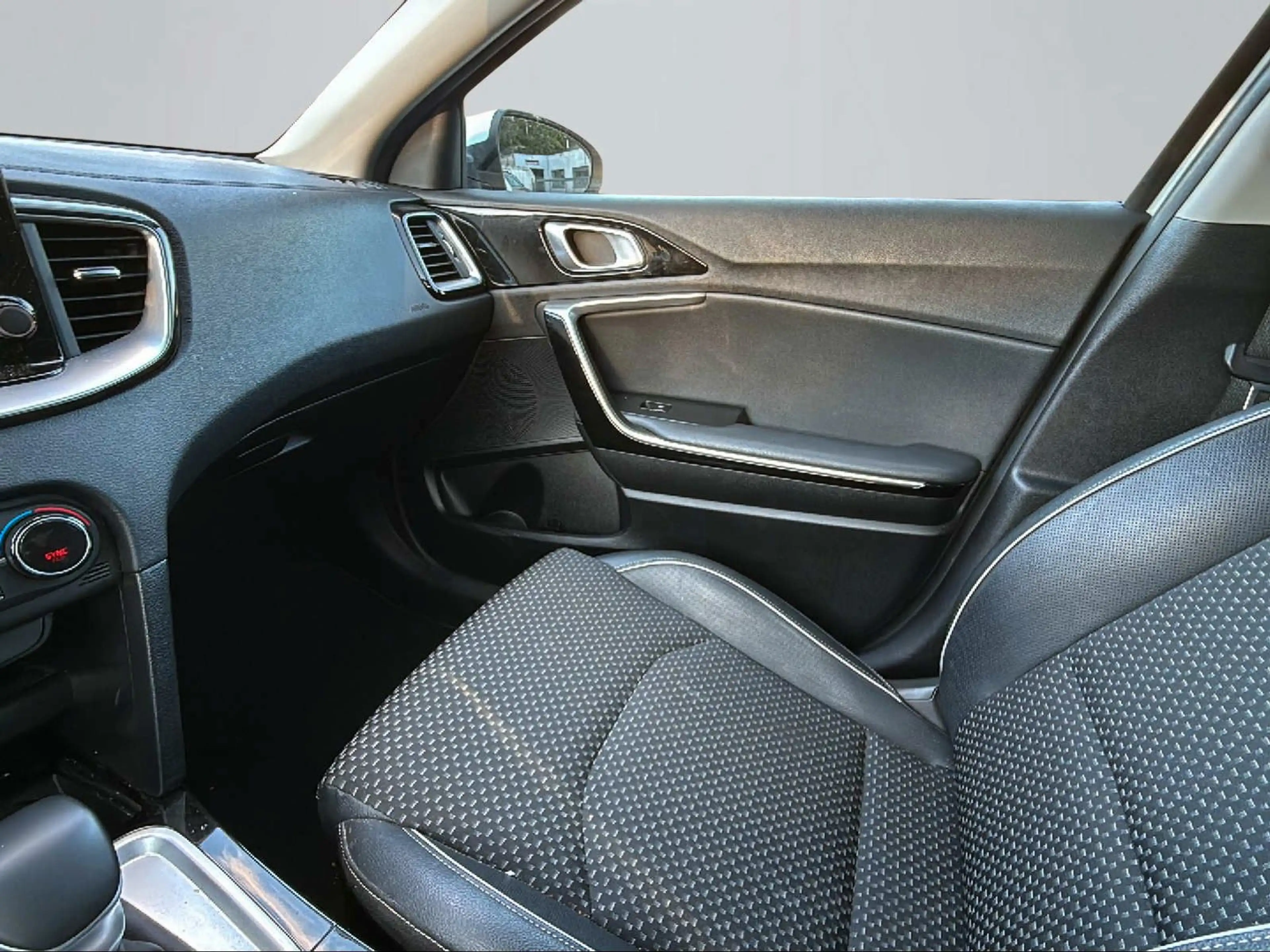 Kia XCeed Vision Plug-in Hybrid | Kamera | SHZ | DAB — photo 10