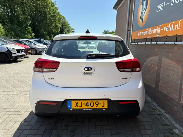 Kia Rio view 9