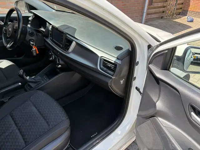 Kia Rio view 14
