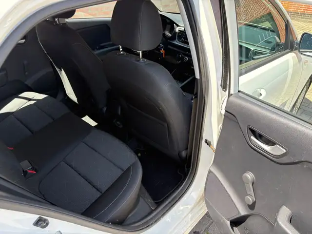 Kia Rio view 4