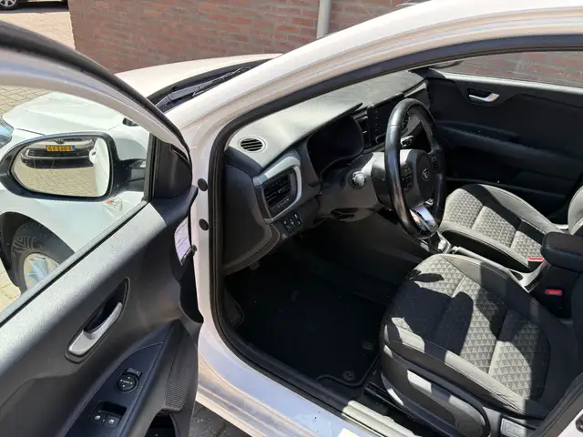 Kia Rio view 23