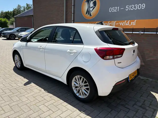Kia Rio view 22