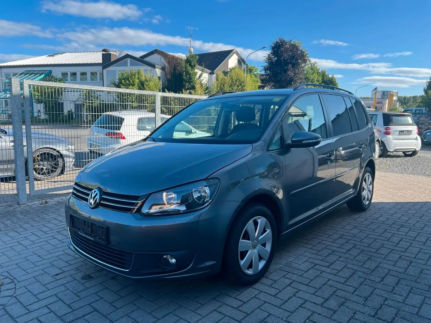 Volkswagen Touran Comfortline 7 Sitze Gris - 1
