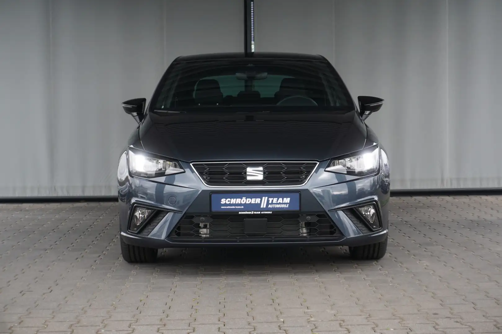 SEAT Ibiza 1.0 TSI DSG FR ACC Mirror Link UPE 30000€ Grau - 2