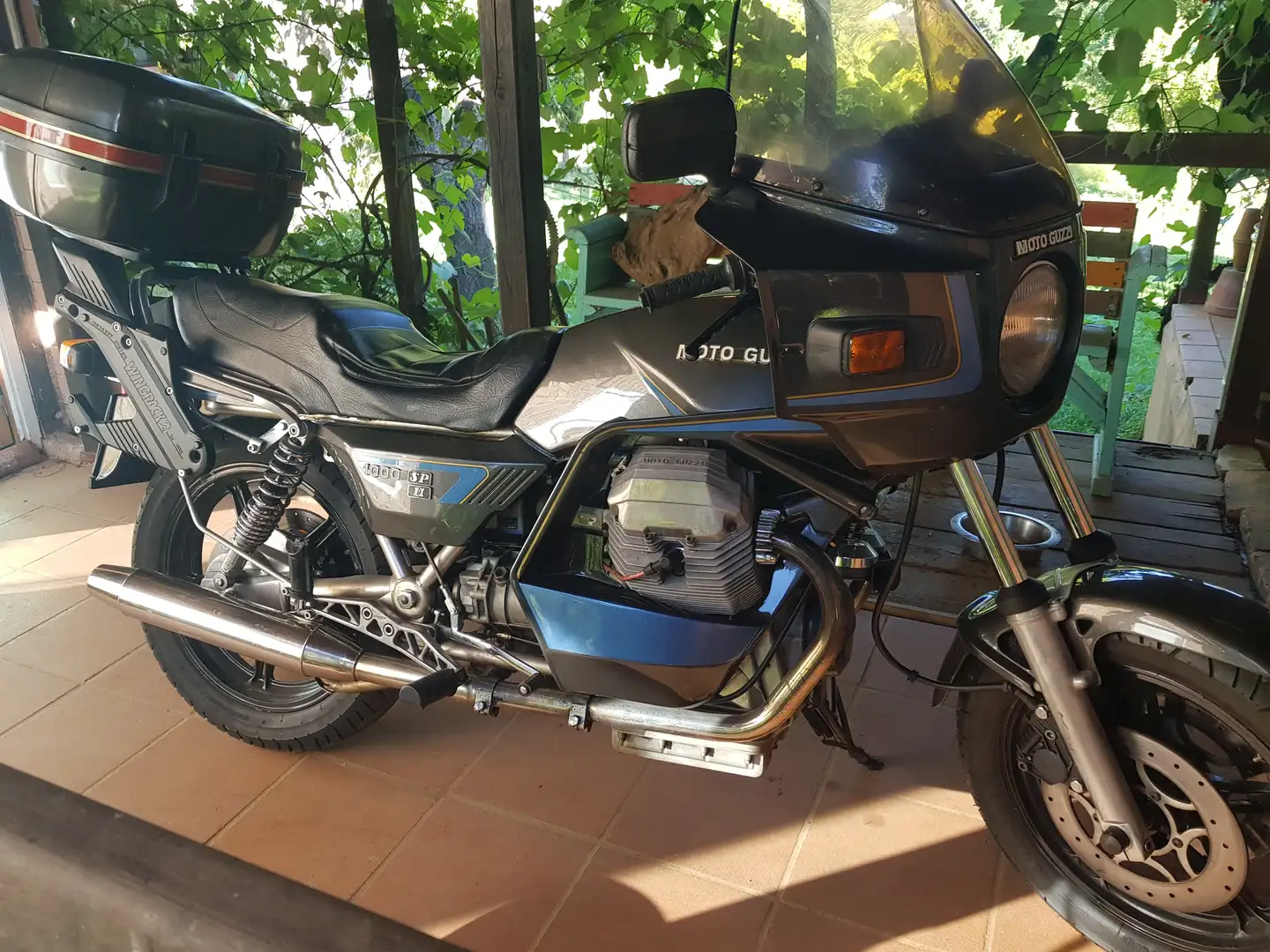 Moto Guzzi 1000 SP Grau - 1