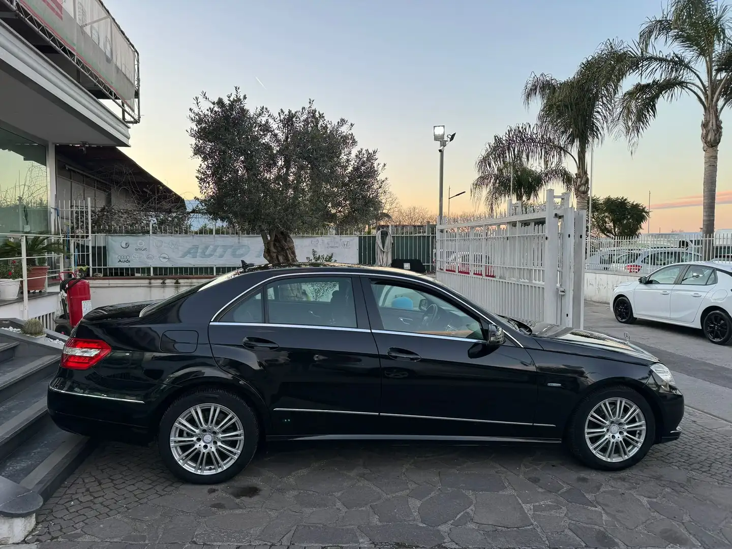 Mercedes-Benz E 250 Noir - 1