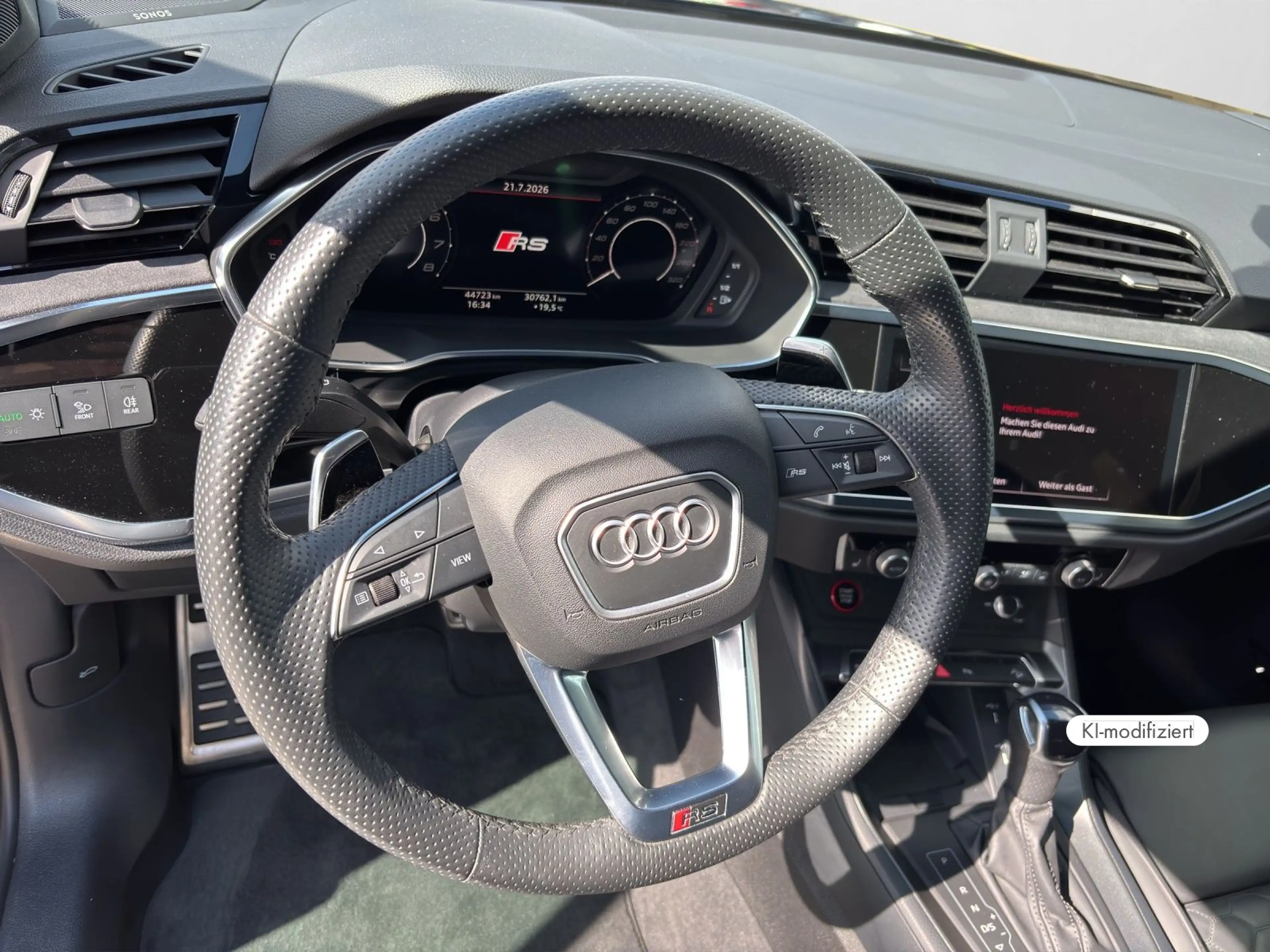 Audi RS Q3 2.5 TFSI Quattro NAVI RFK SHZ AH — photo 10