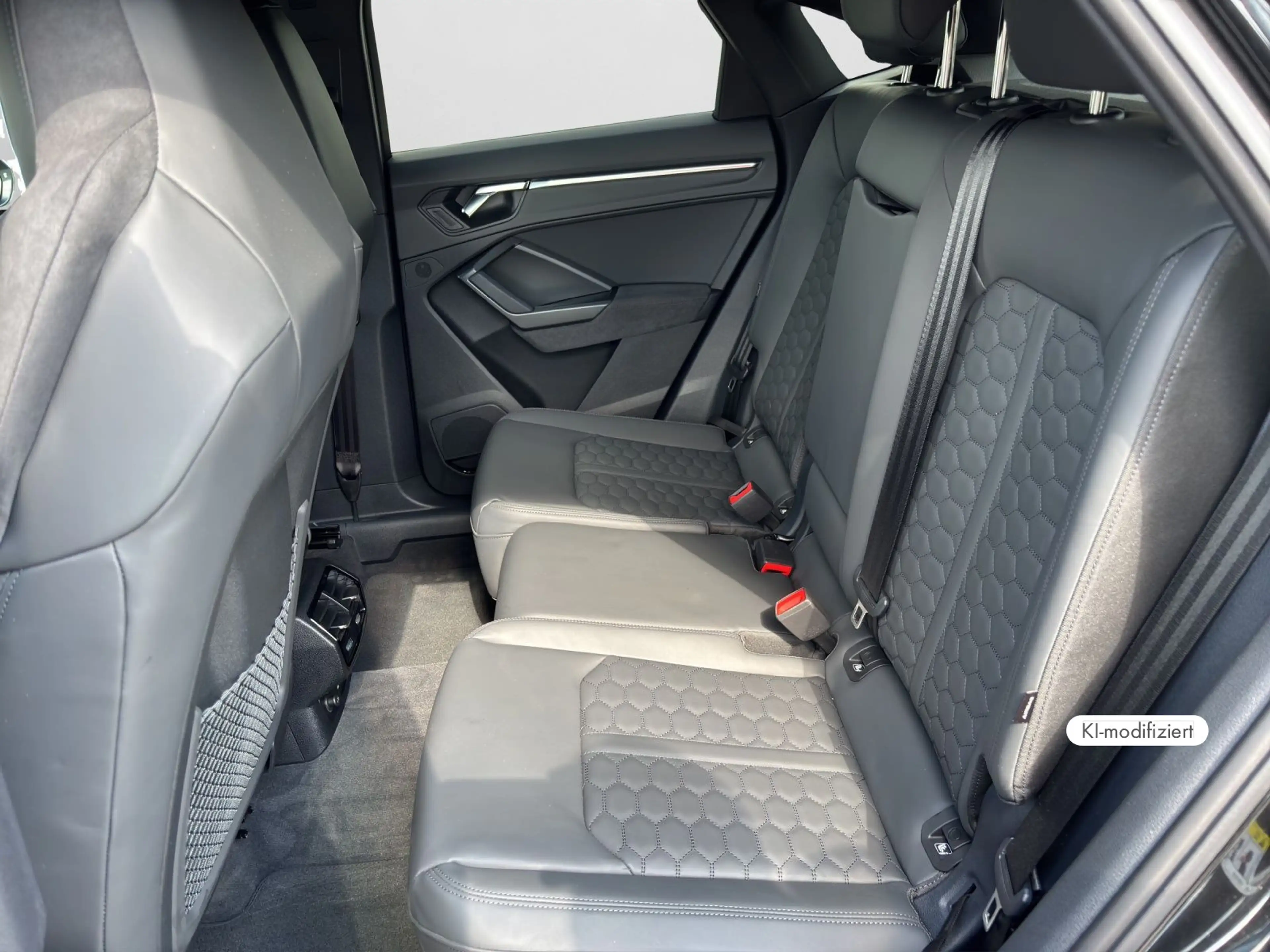 Audi RS Q3 2.5 TFSI Quattro NAVI RFK SHZ AH — photo 15
