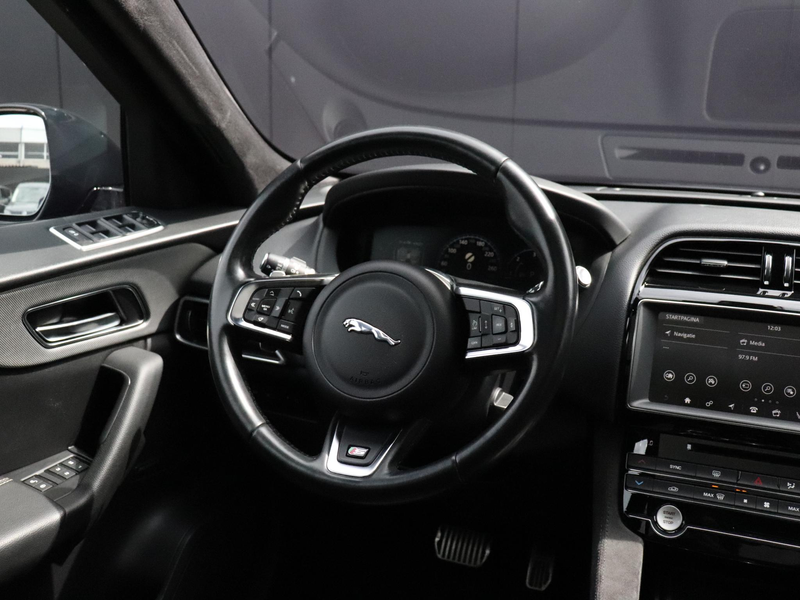 Jaguar F-Pace 3.0 S AWD 30d | MEMORY | PANO-DAK | MERIDIAN | ALC — photo 23