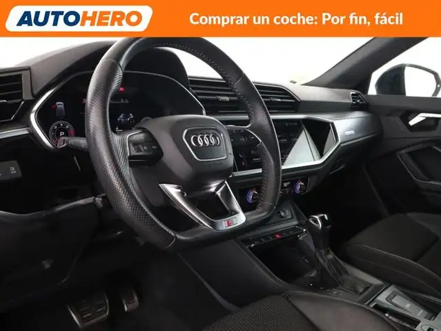Audi Q3 view 12