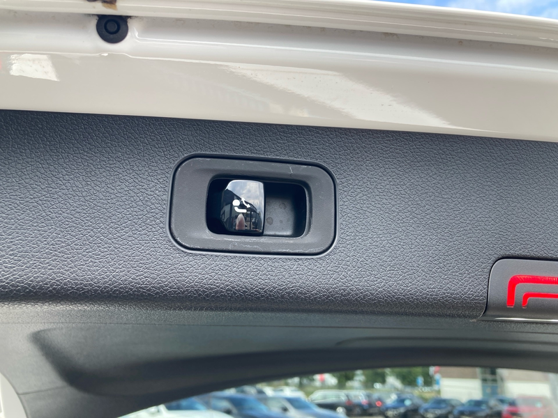 Mercedes-Benz E 220 d T AMG+NIGHT+AHK+DISTR+NAVI+LED+KAM+KEYL — photo 15