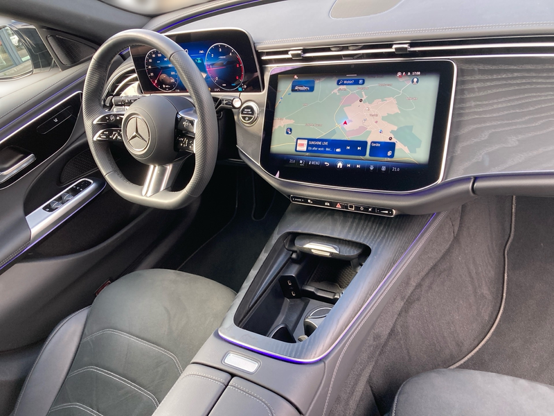 Mercedes-Benz E 220 d T AMG+NIGHT+AHK+DISTR+NAVI+LED+KAM+KEYL — photo 10