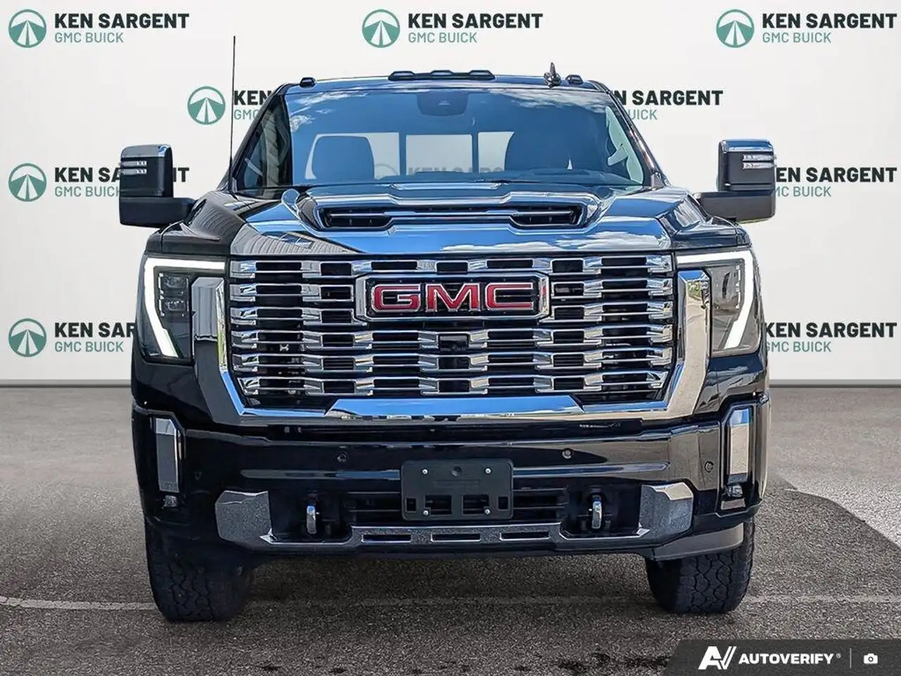 GMC Sierra 3500HD снимка GMC Sierra 3500HD