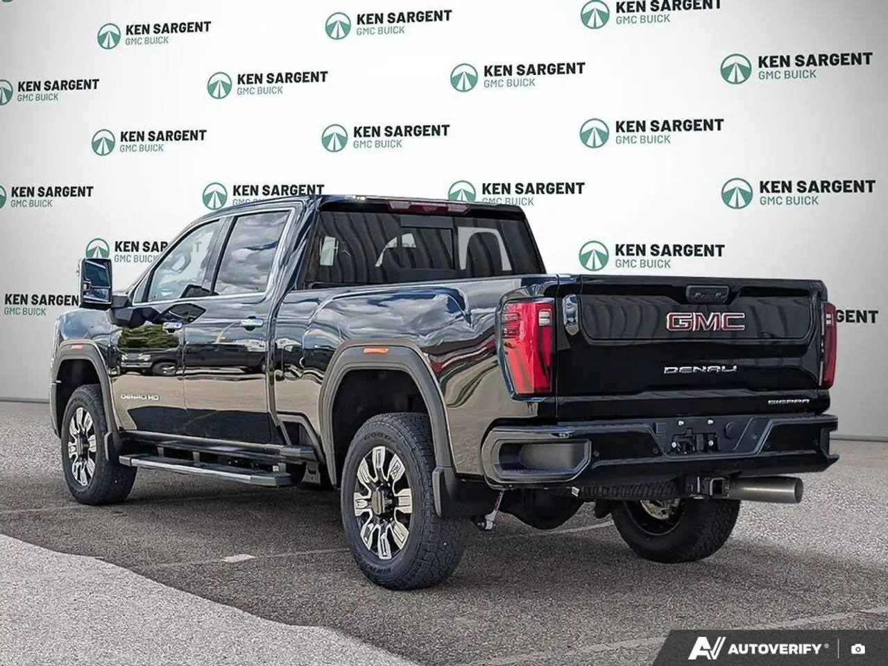 GMC Sierra 3500HD снимка GMC Sierra 3500HD