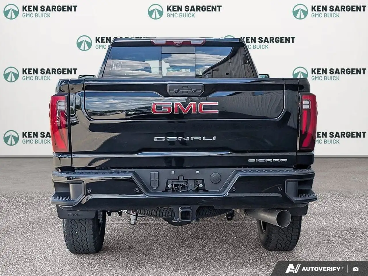 GMC Sierra 3500HD снимка GMC Sierra 3500HD