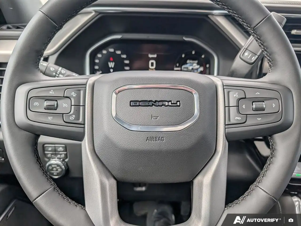 GMC Sierra 3500HD снимка GMC Sierra 3500HD