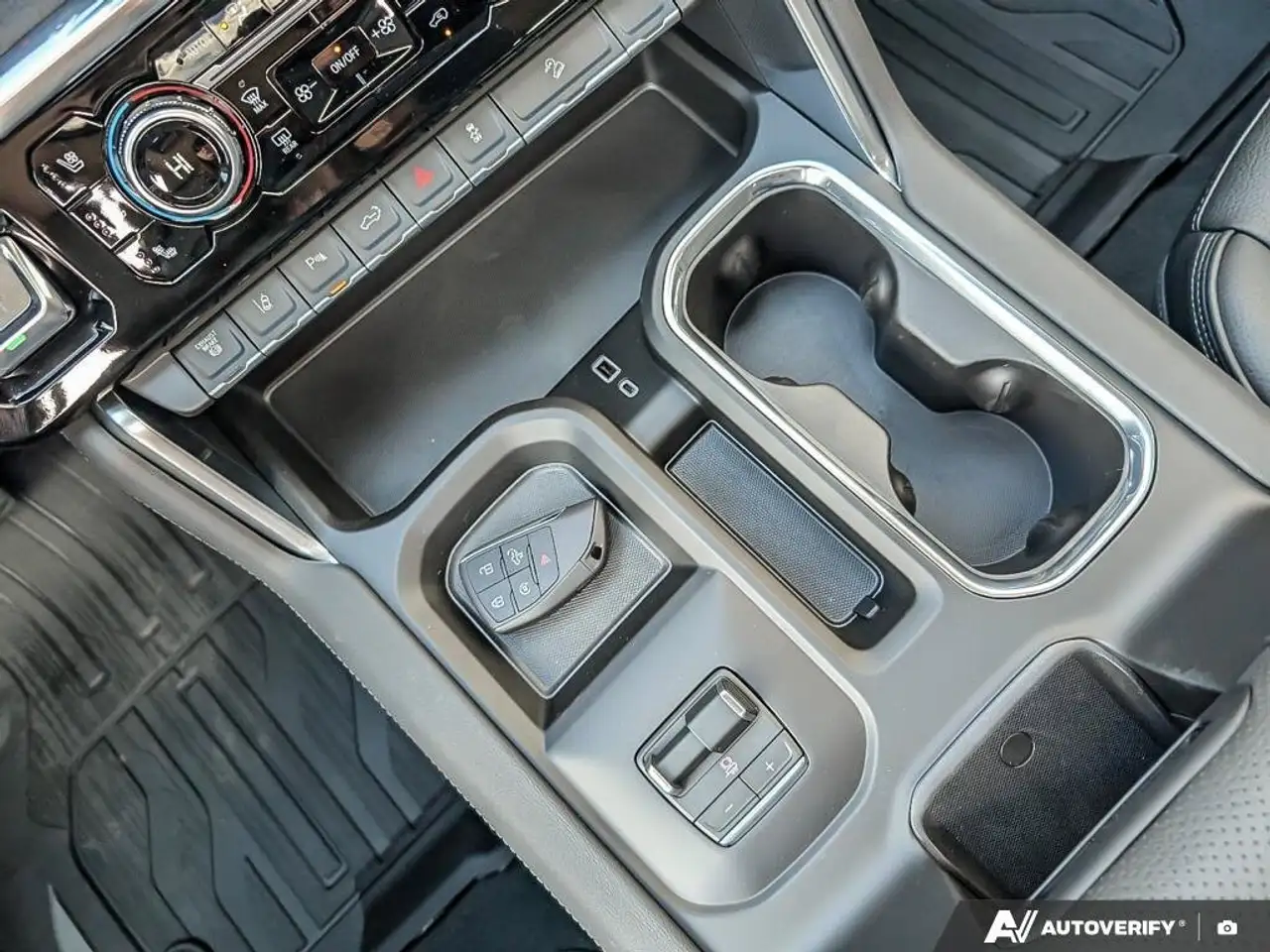 GMC Sierra 3500HD снимка GMC Sierra 3500HD