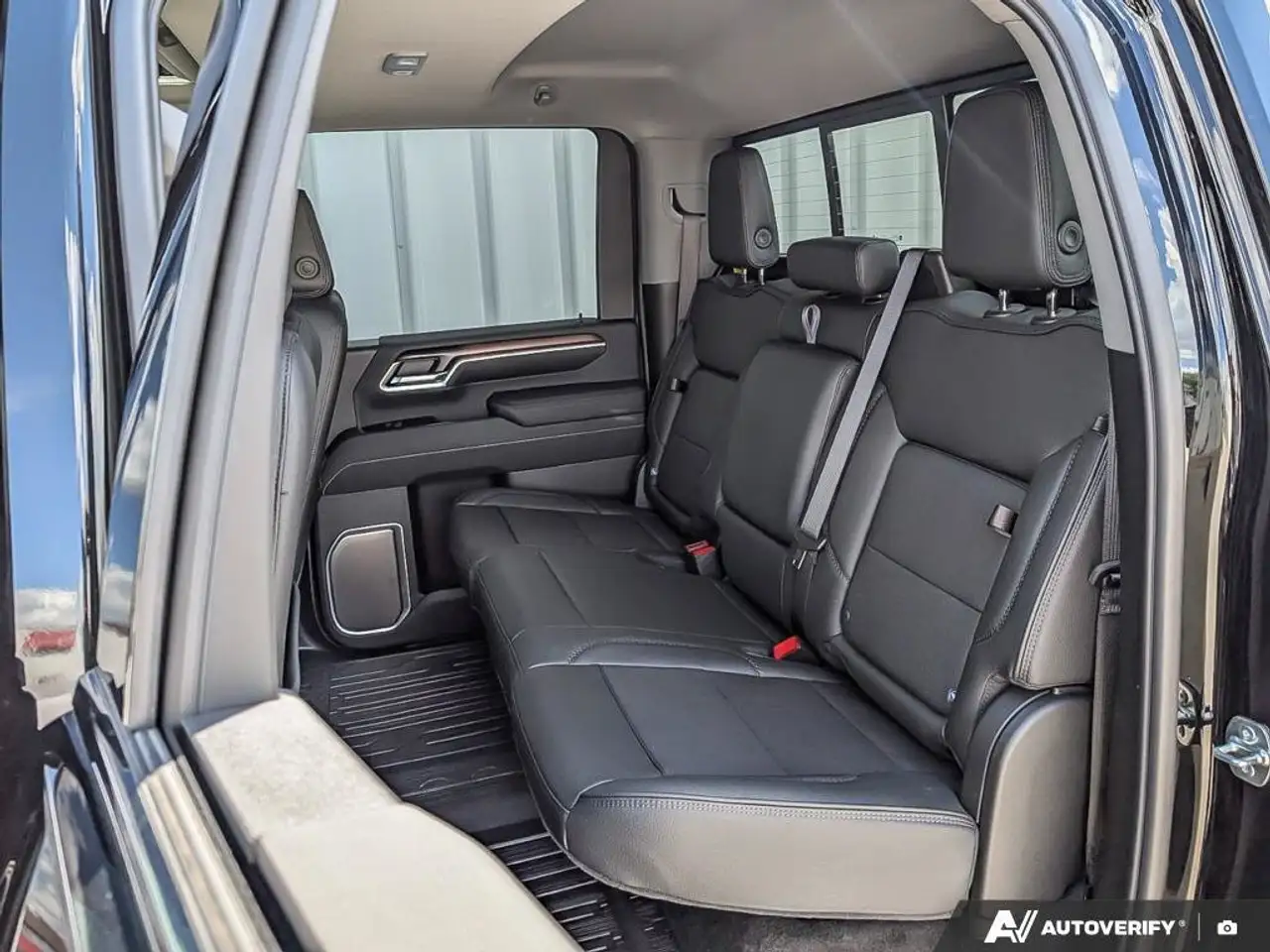 GMC Sierra 3500HD снимка GMC Sierra 3500HD