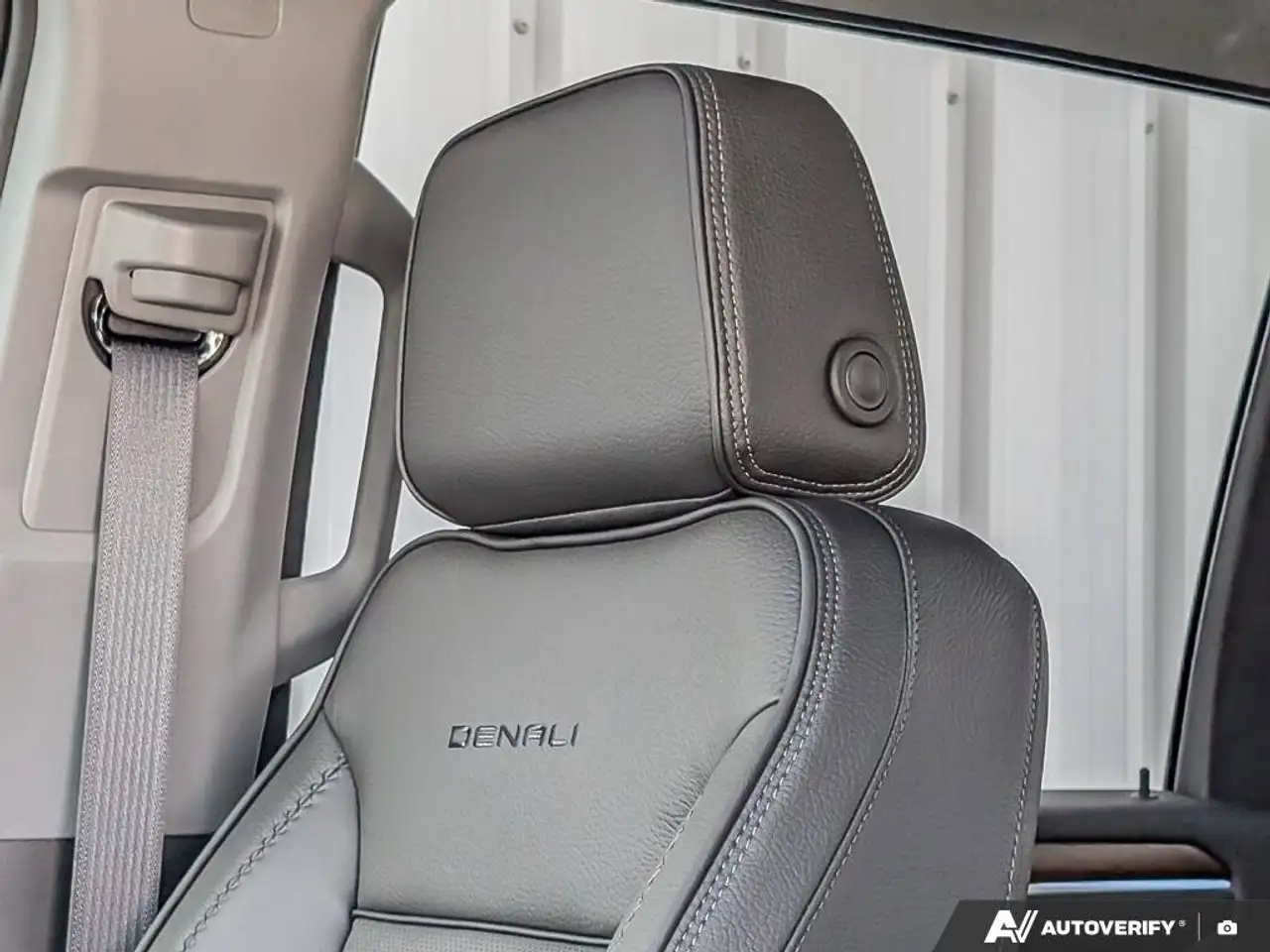 GMC Sierra 3500HD снимка GMC Sierra 3500HD