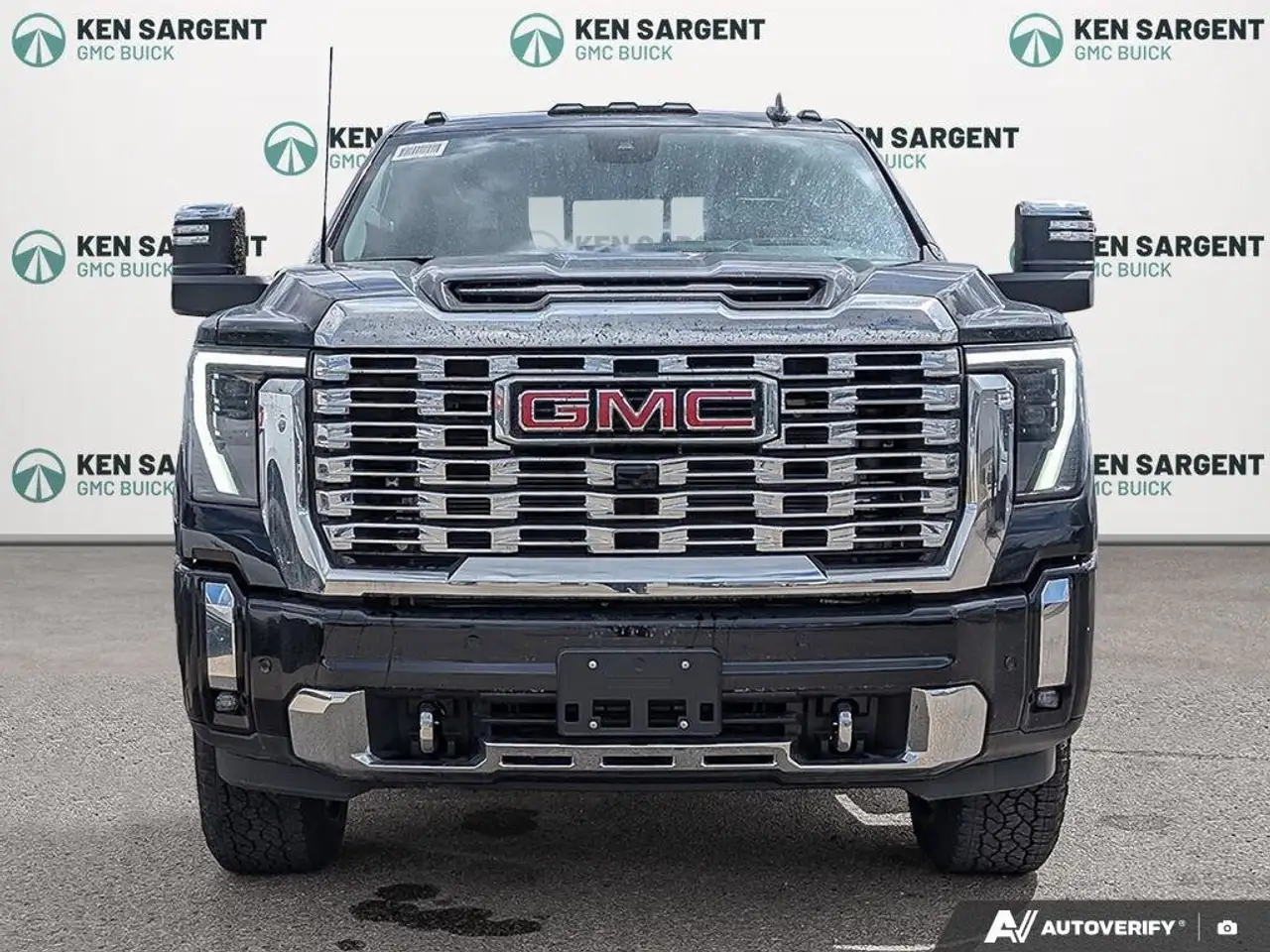 GMC Sierra 3500HD снимка GMC Sierra 3500HD