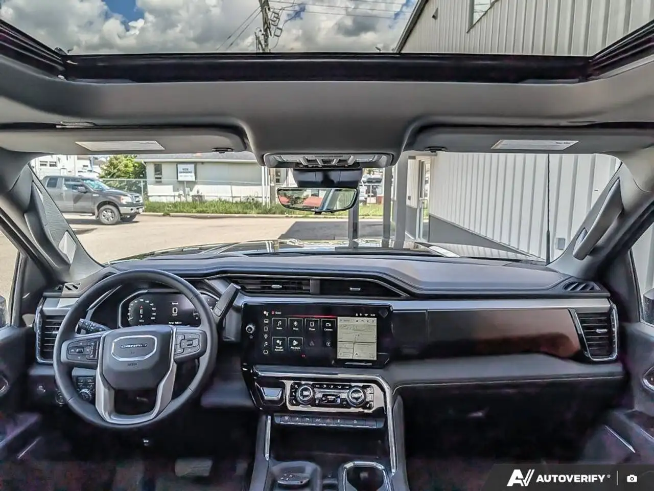 GMC Sierra 3500HD снимка GMC Sierra 3500HD