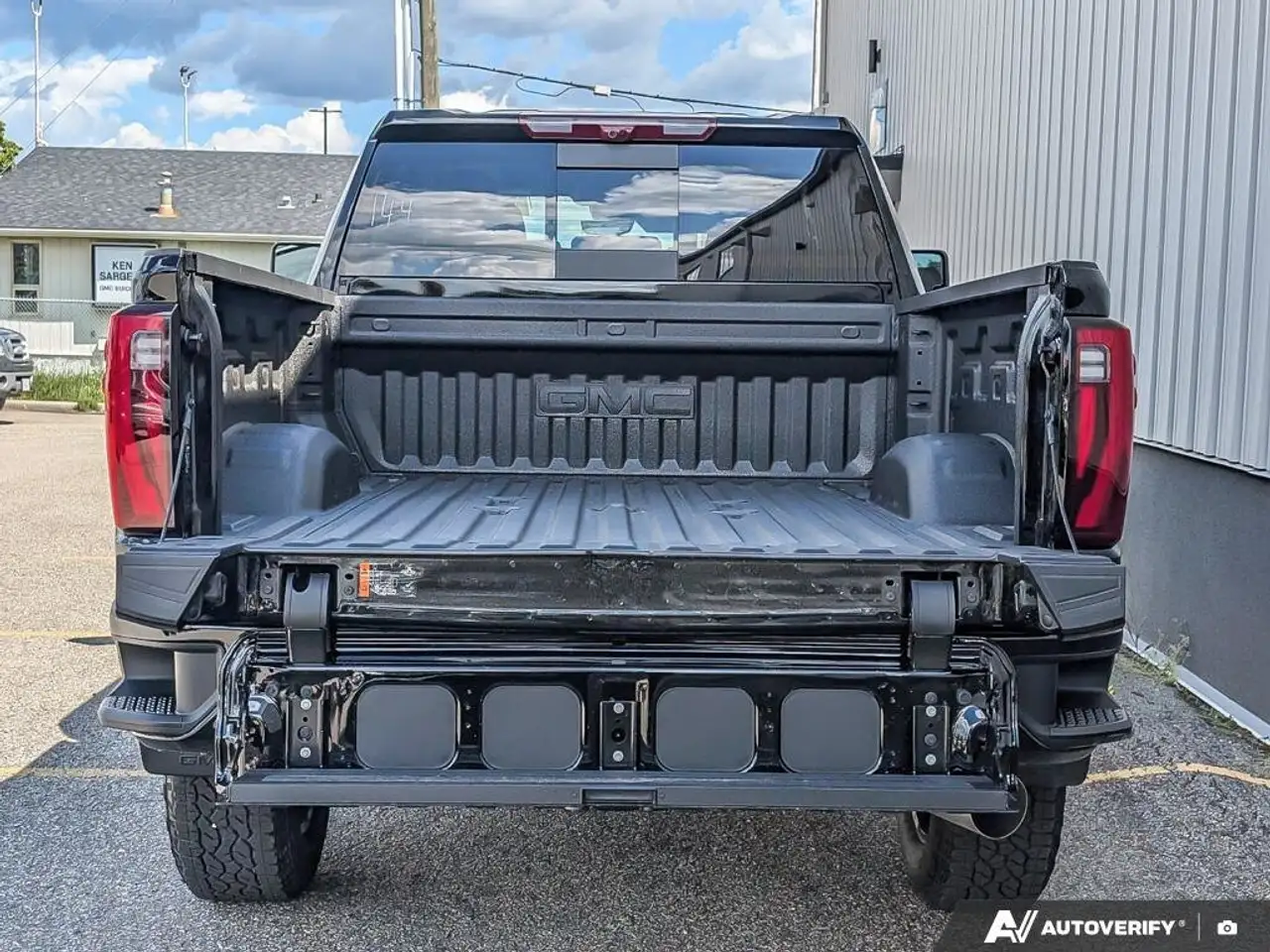 GMC Sierra 3500HD снимка GMC Sierra 3500HD