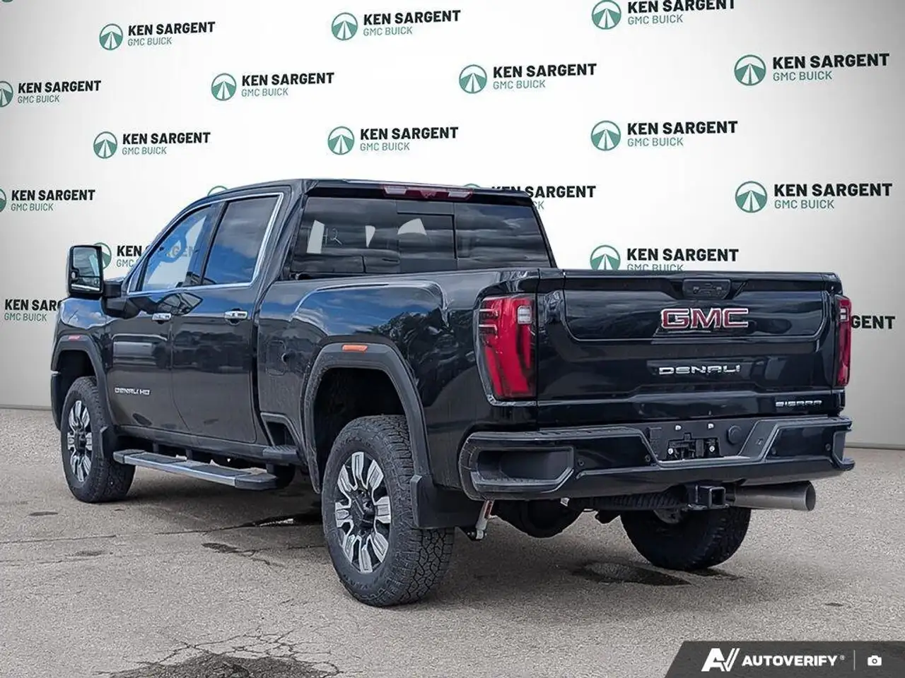 GMC Sierra 3500HD снимка GMC Sierra 3500HD