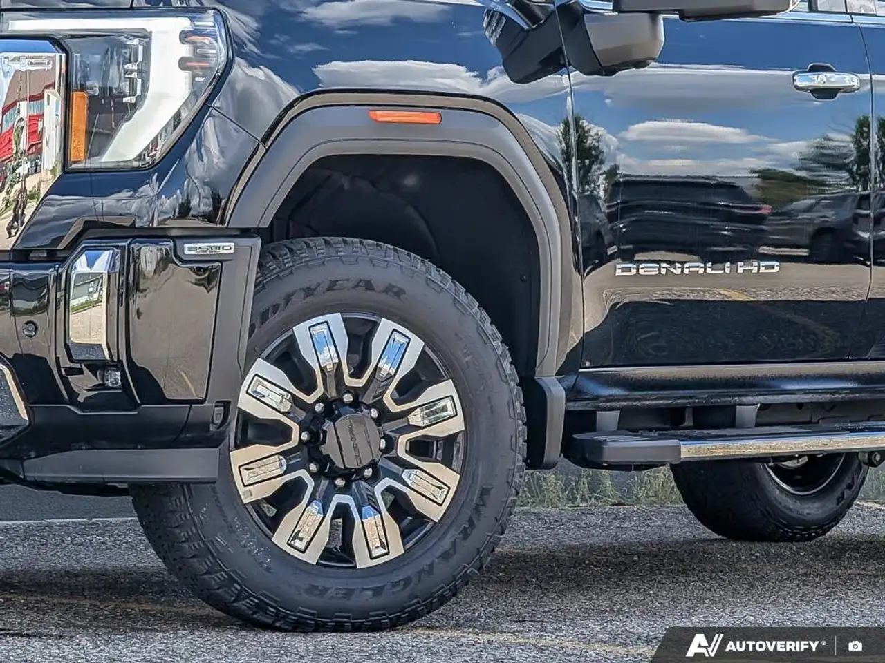 GMC Sierra 3500HD снимка GMC Sierra 3500HD