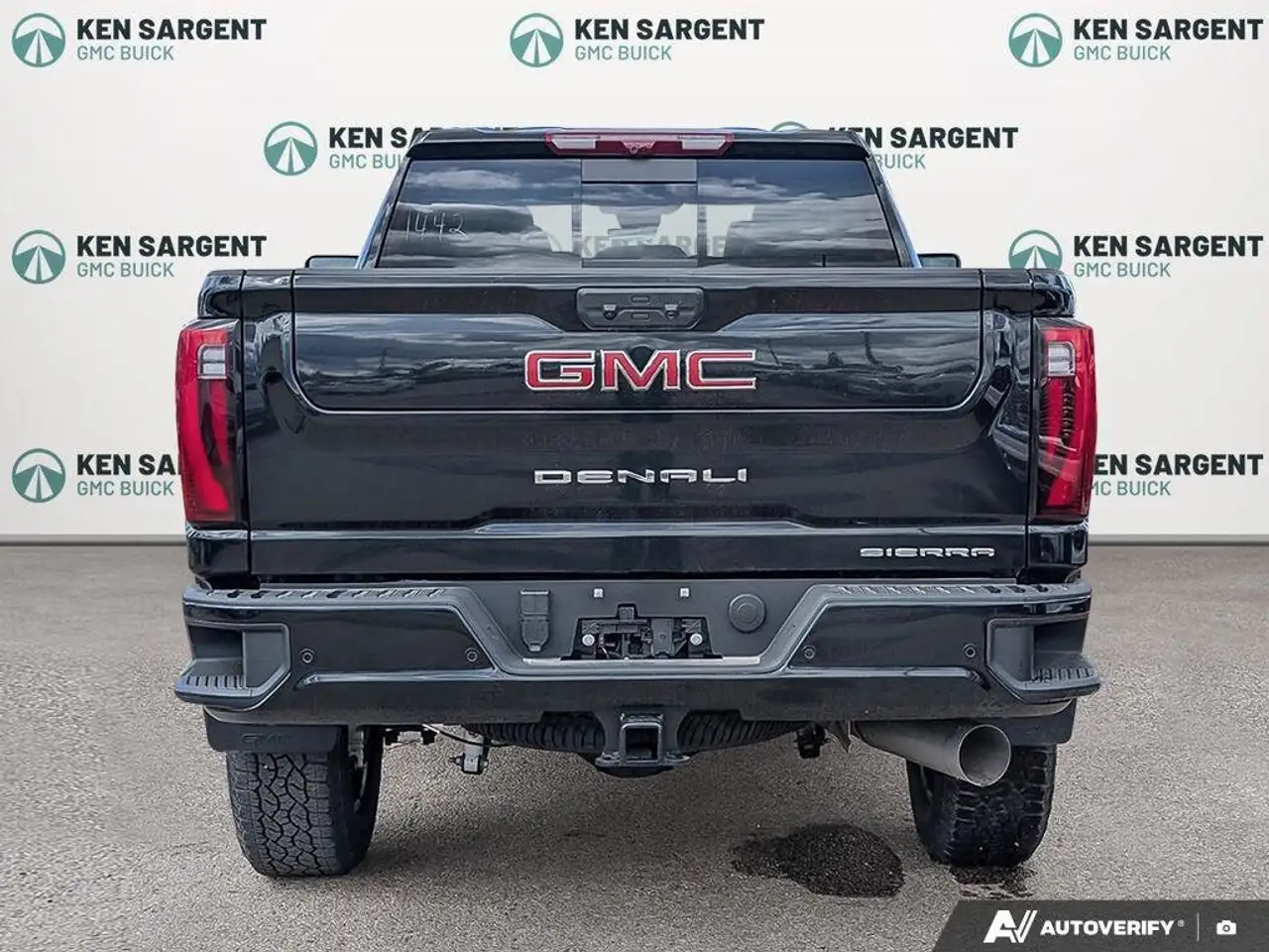 GMC Sierra 3500HD снимка GMC Sierra 3500HD
