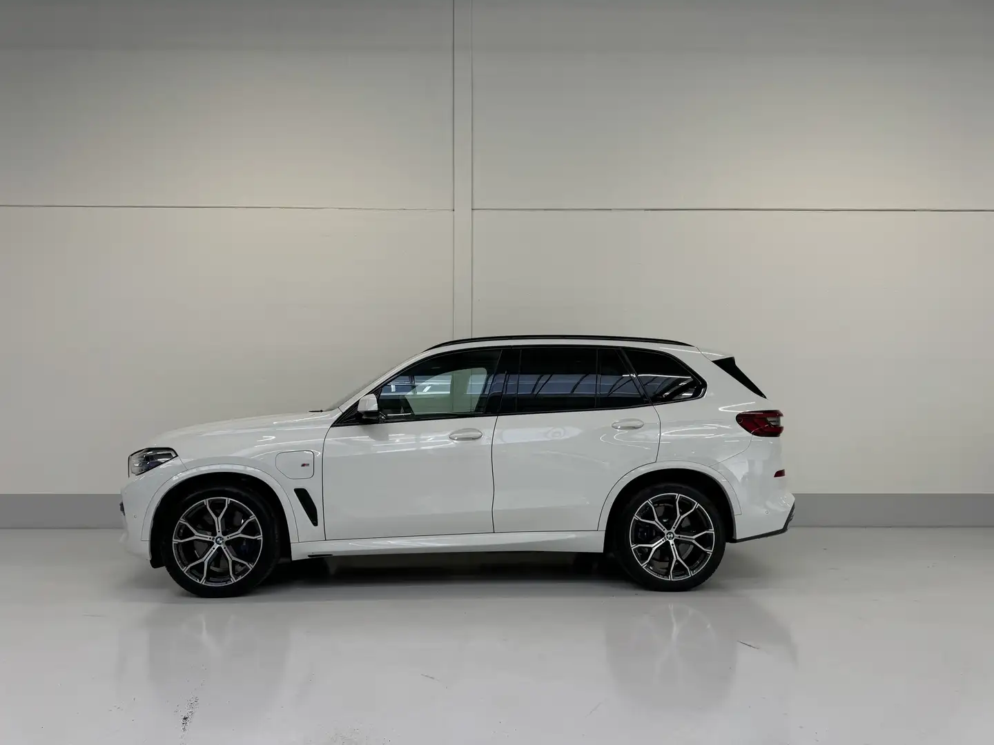 BMW X5 xDrive45e *H/K - pano - ACC - Laser* RESERVED Blanco - 1