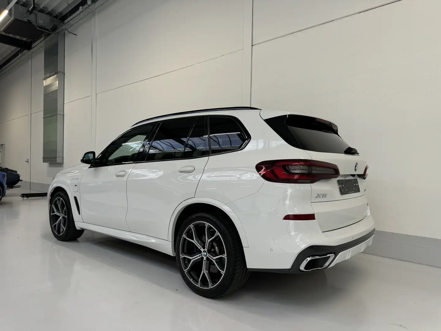 BMW X5 xDrive45e *H/K - pano - ACC - Laser* RESERVED Blanco - 2