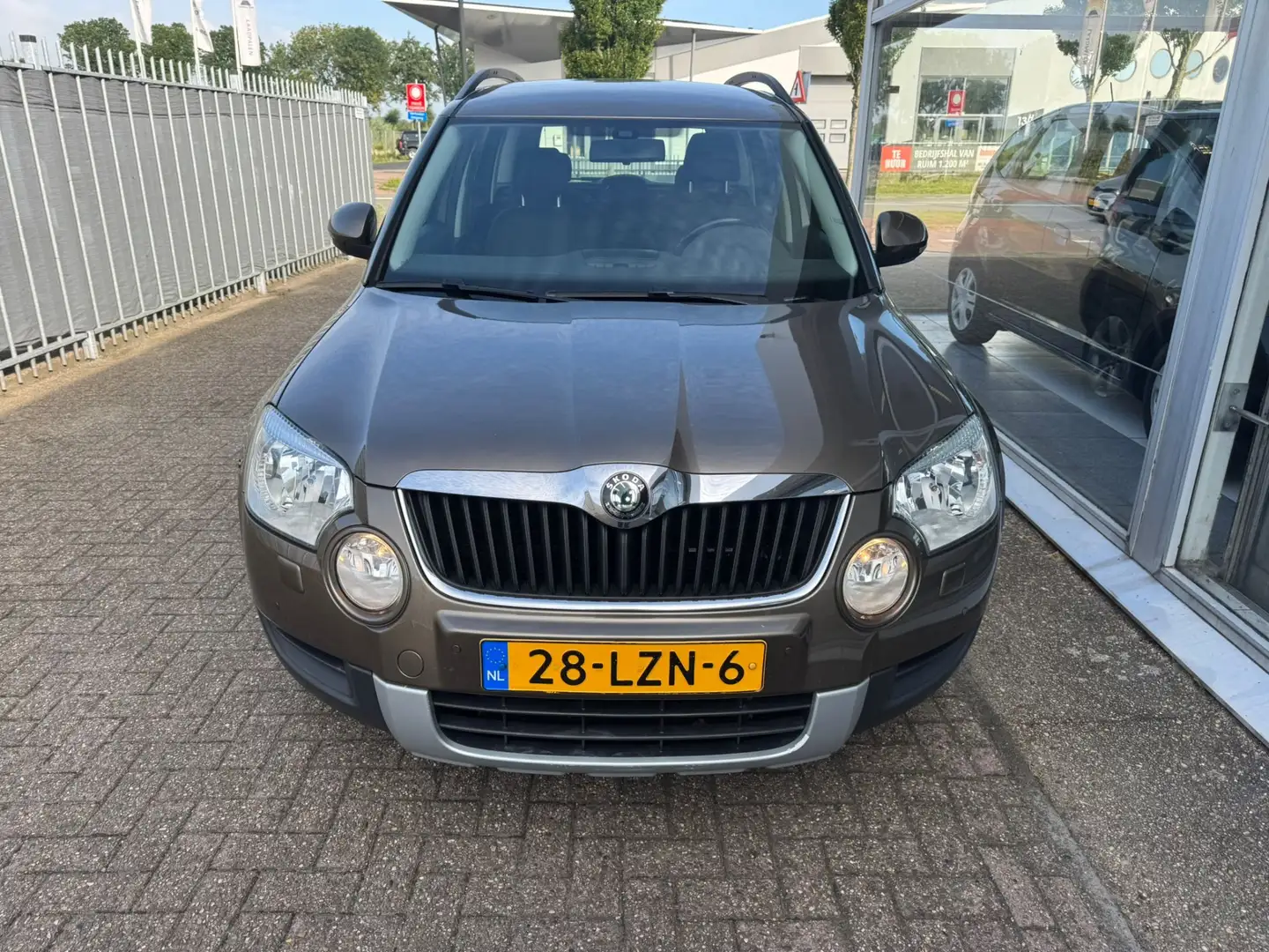 Skoda Yeti 1.2 TSI Ambition | 2e eigenaar | Airco | Cruise co Bruin - 2