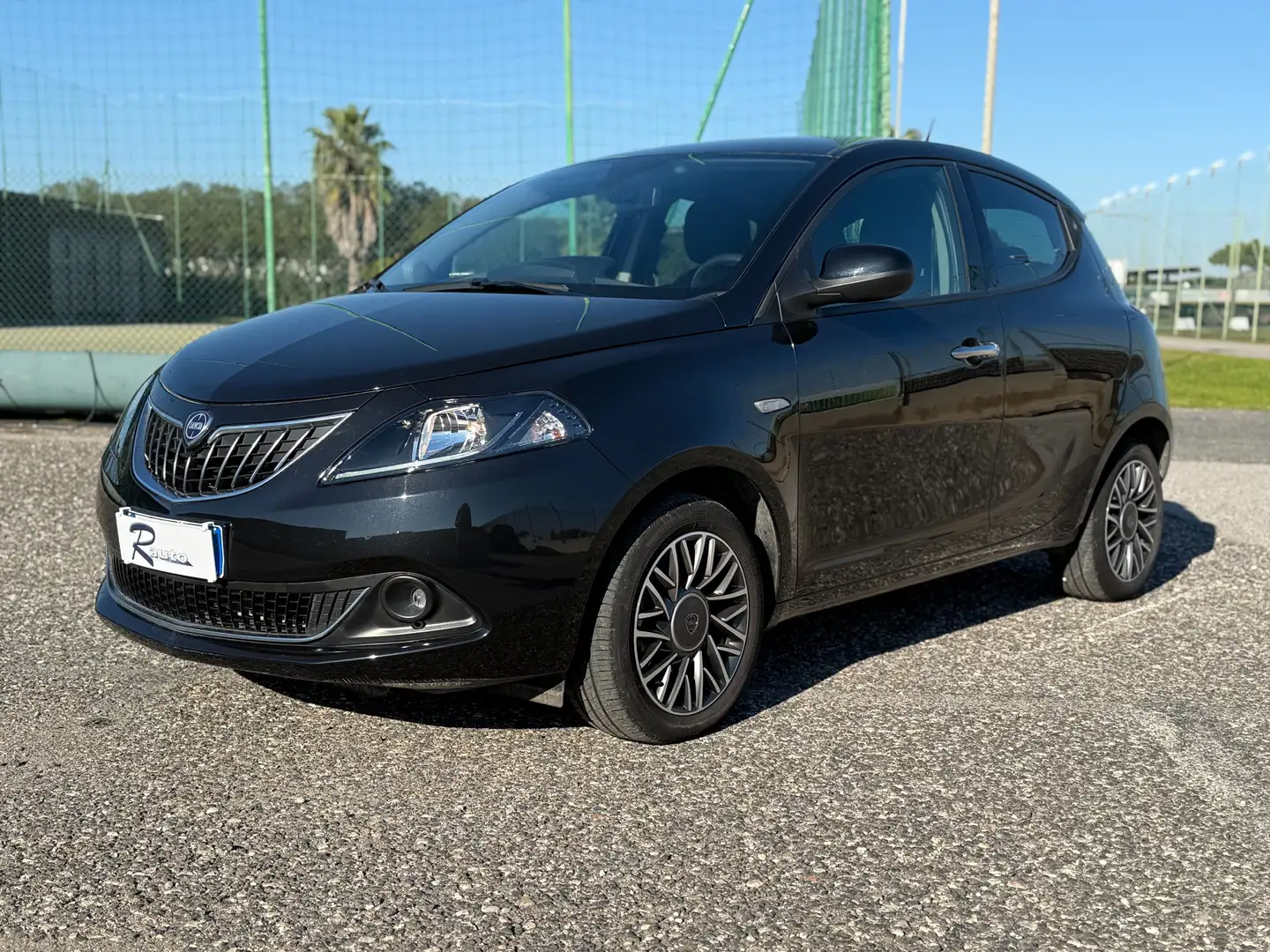 Lancia Ypsilon 1.0 hybrid Gold Noir - 1
