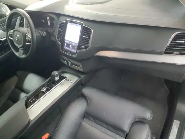 Volvo XC90 view 9