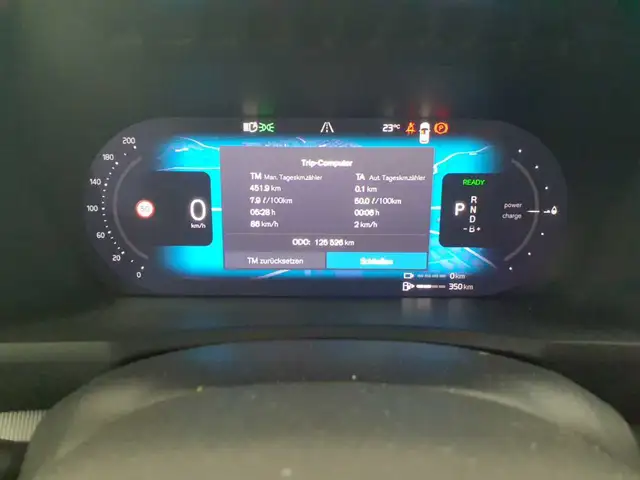 Volvo XC90 view 11