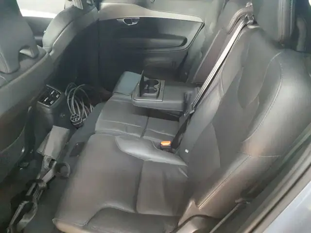 Volvo XC90 view 13