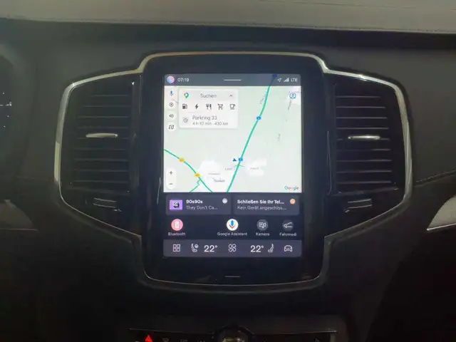Volvo XC90 view 12