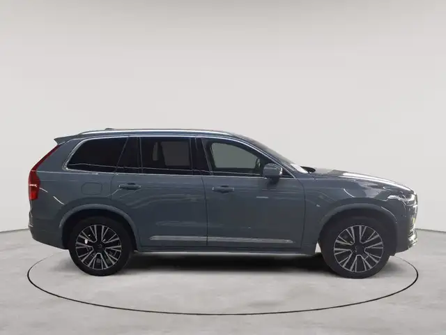 Volvo XC90 view 3