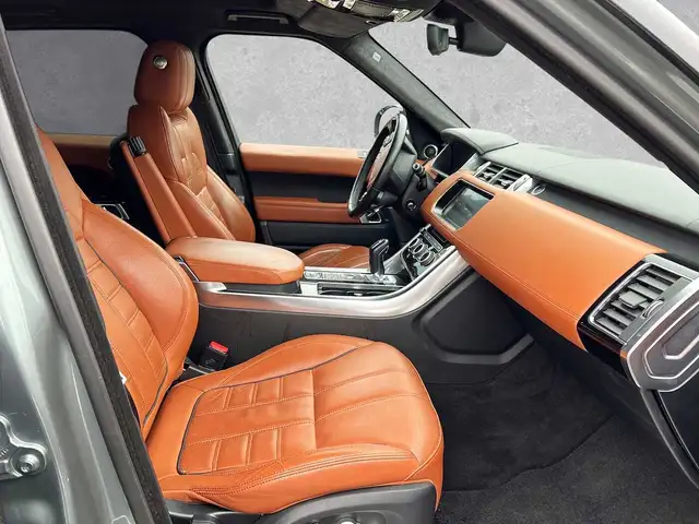 Land Rover Range Rover Sport view 3