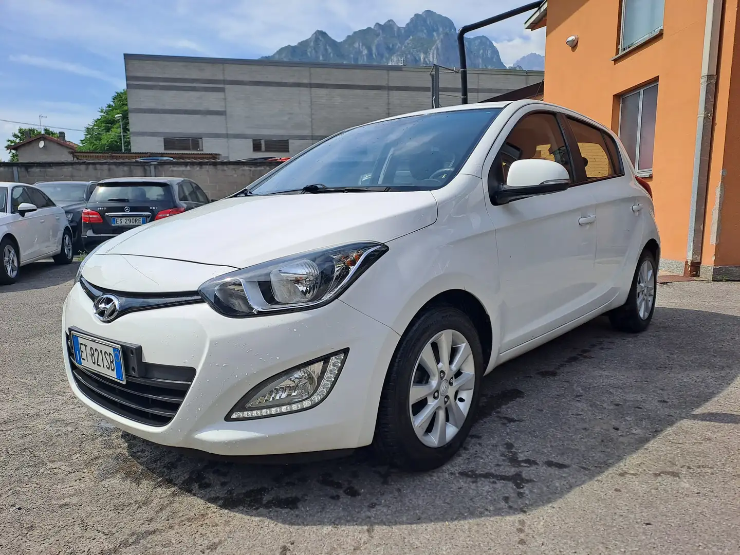 Hyundai i20 1.2 BENZINA *OK NEOPATENTATI* Wit - 1