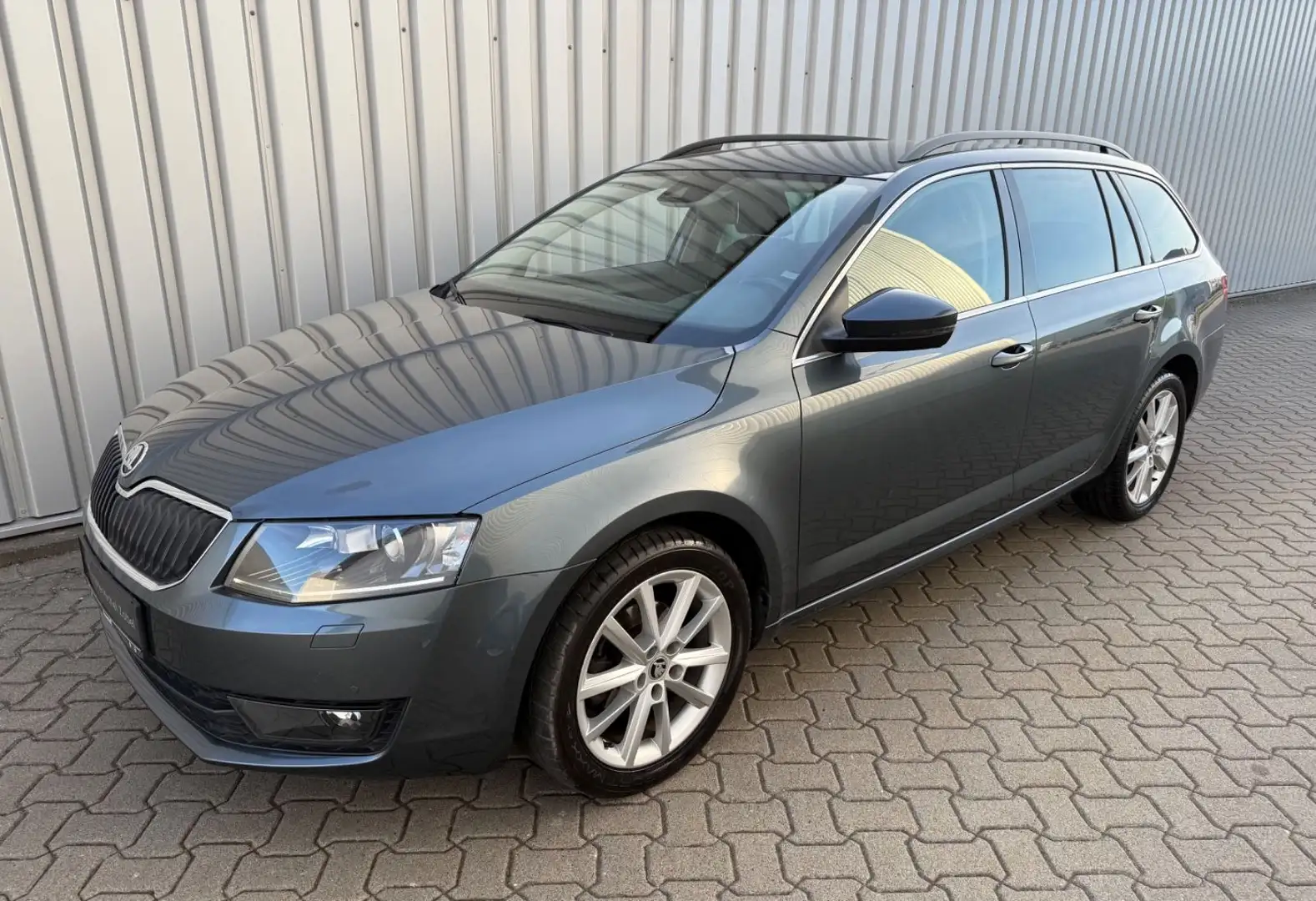 Skoda Octavia *Combi*Style*Navi*App*Xenon*Standh*AHK* Grey - 2