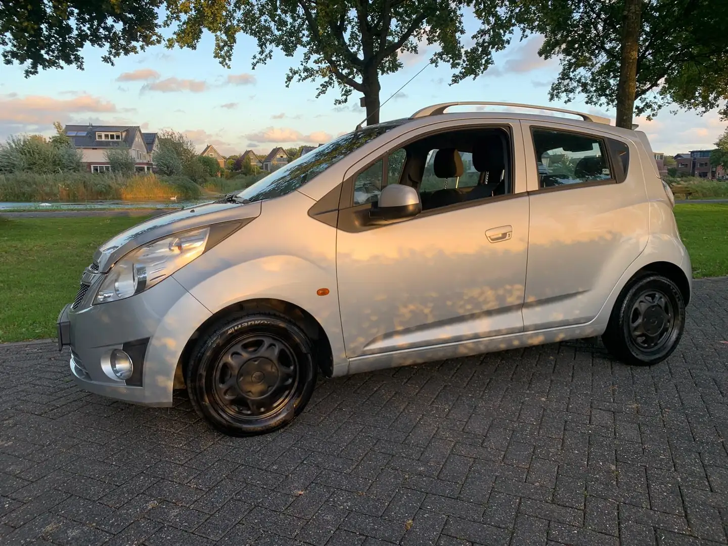 Chevrolet Spark 1.2 16V LT Grijs - 1