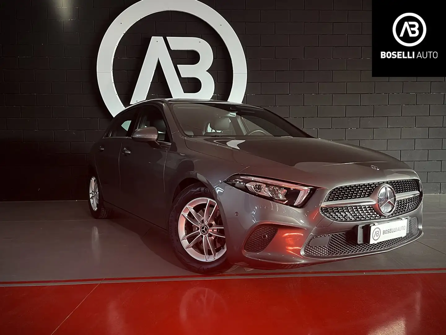 Mercedes-Benz A 180 A 180 d Business auto Šedá - 1